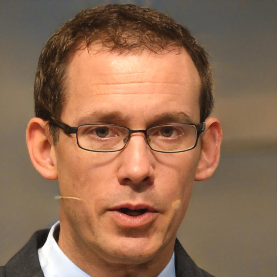 Portrait von Marcus Weber, Finanzanalyst
